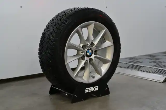 Valkoinen Viistoperä, BMW 118 – RSA-374