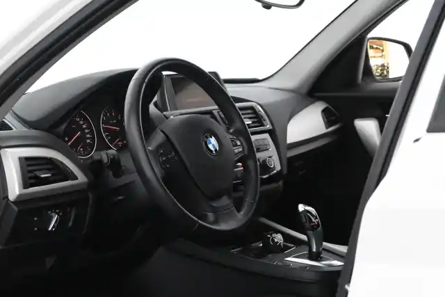 Valkoinen Viistoperä, BMW 118 – RSA-374