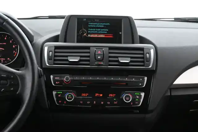 Valkoinen Viistoperä, BMW 118 – RSA-374