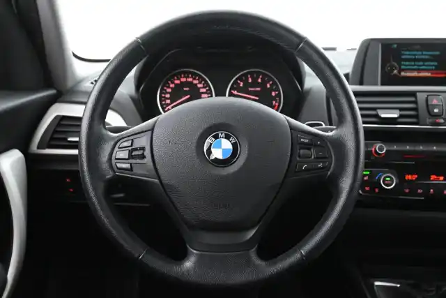Valkoinen Viistoperä, BMW 118 – RSA-374