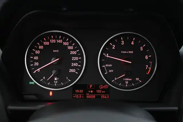 Valkoinen Viistoperä, BMW 118 – RSA-374