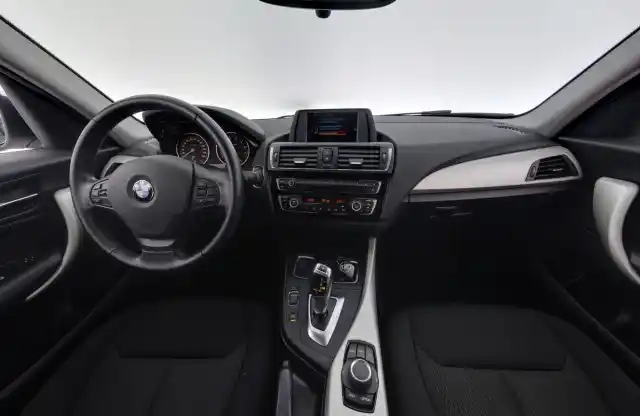 Valkoinen Viistoperä, BMW 118 – RSA-374