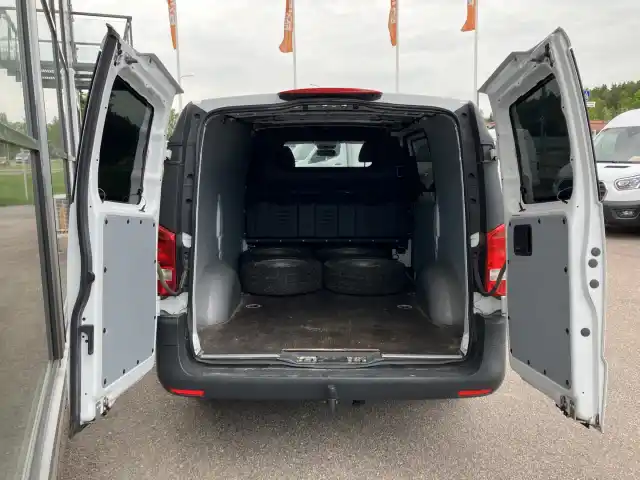 Valkoinen Pakettiauto, Mercedes-Benz Vito – RSA-761