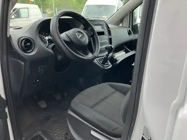 Valkoinen Pakettiauto, Mercedes-Benz Vito – RSA-761