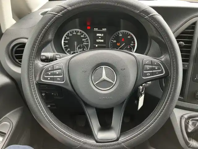 Valkoinen Pakettiauto, Mercedes-Benz Vito – RSA-761
