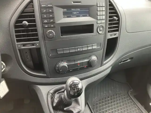 Valkoinen Pakettiauto, Mercedes-Benz Vito – RSA-761