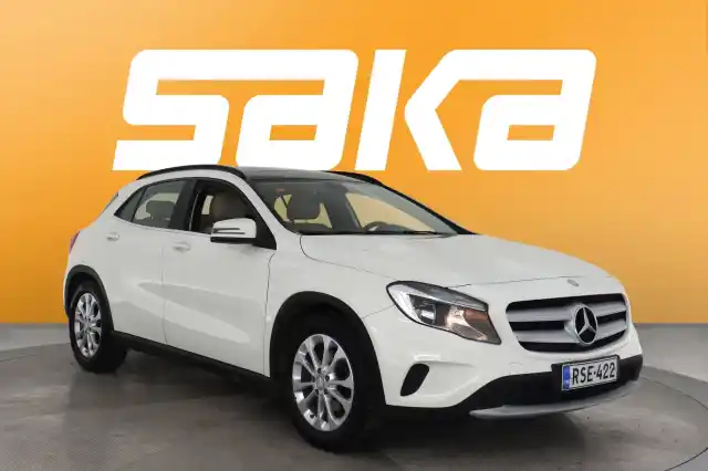 Valkoinen Maastoauto, Mercedes-Benz GLA – RSE-422