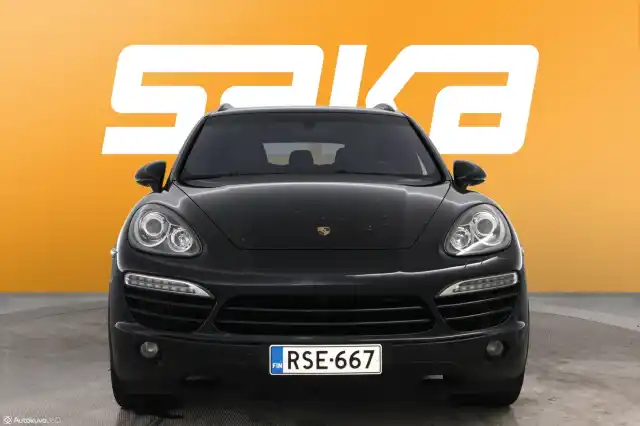 Musta Maastoauto, Porsche Cayenne – RSE-667