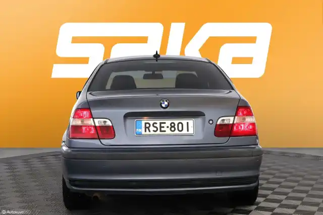 Sininen Sedan, BMW 318 – RSE-801