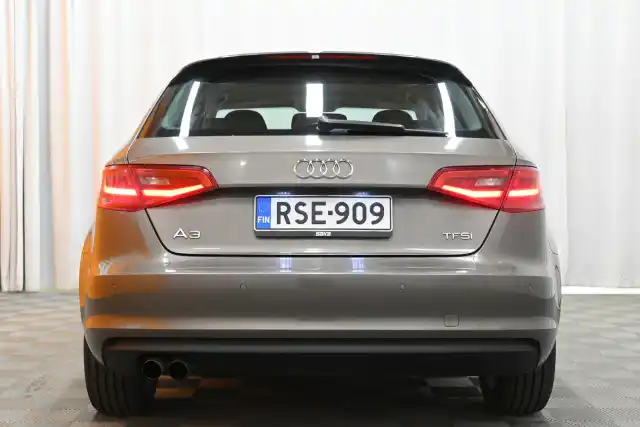 Harmaa Viistoperä, Audi A3 – RSE-909