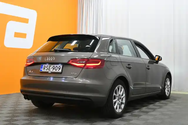 Harmaa Viistoperä, Audi A3 – RSE-909