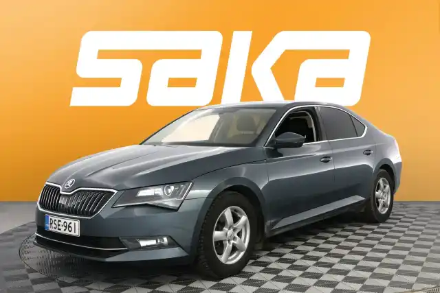 Harmaa Sedan, Skoda Superb – RSE-961