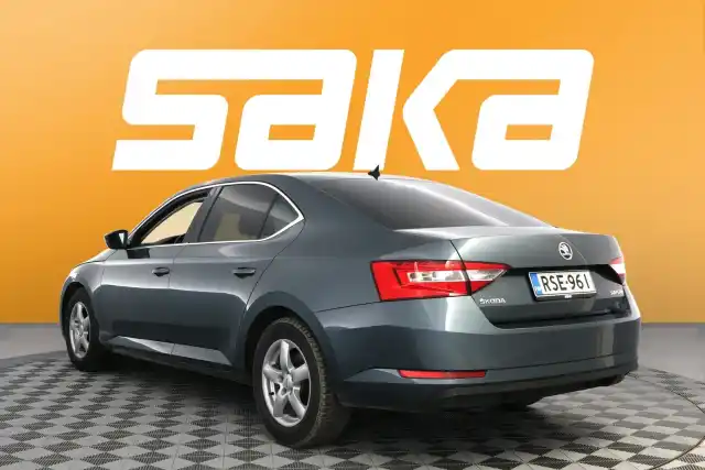 Harmaa Sedan, Skoda Superb – RSE-961