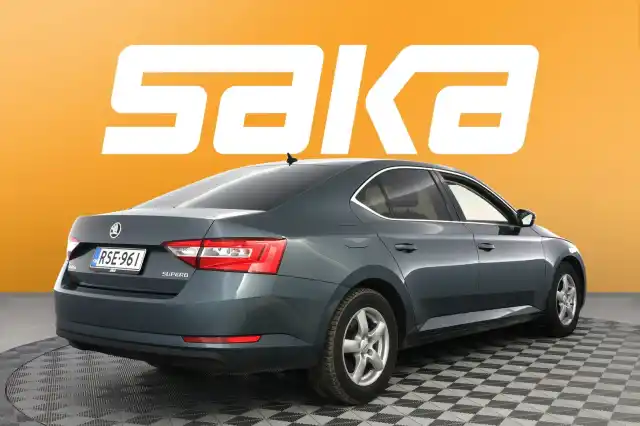 Harmaa Sedan, Skoda Superb – RSE-961