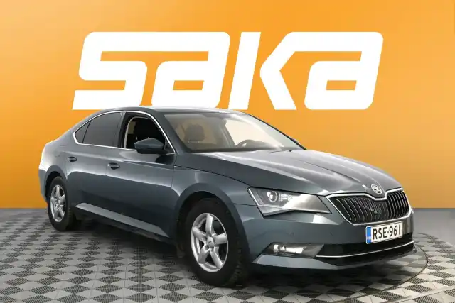 Harmaa Sedan, Skoda Superb – RSE-961