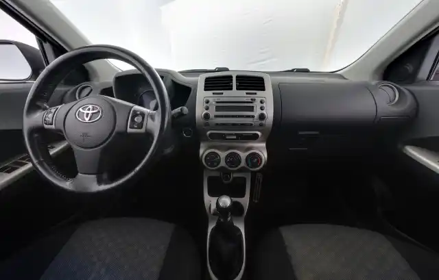 Musta Viistoperä, Toyota Urban Cruiser – RSG-388