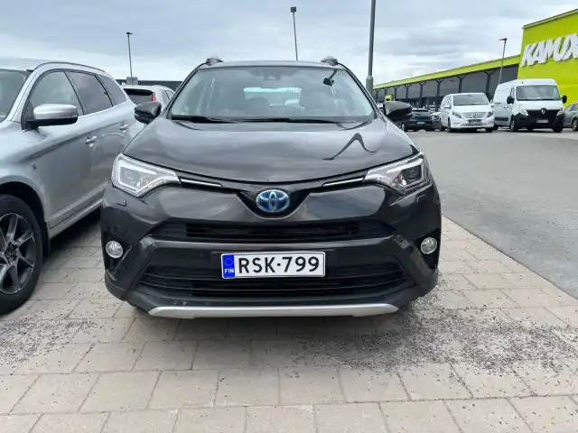 Ruskea (beige) Maastoauto, Toyota RAV4 – RSK-799