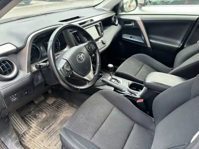 Ruskea (beige) Maastoauto, Toyota RAV4 – RSK-799