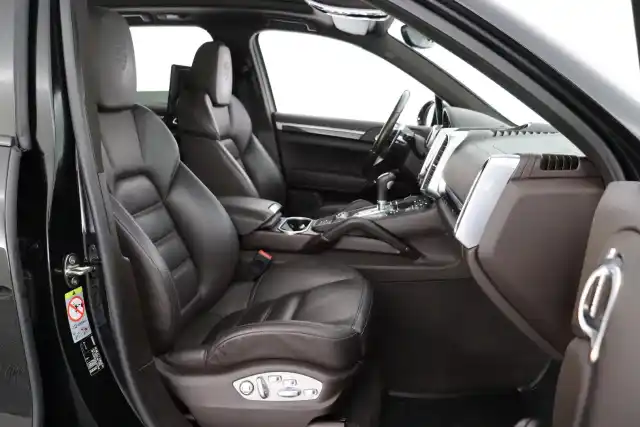 Musta Maastoauto, Porsche Cayenne – RSM-524