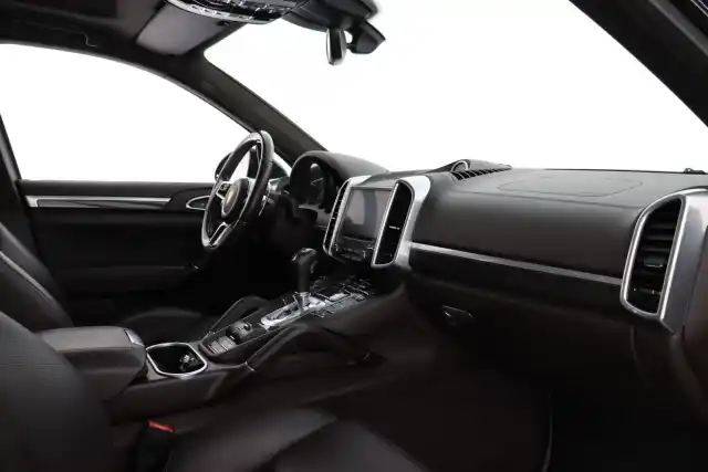 Musta Maastoauto, Porsche Cayenne – RSM-524