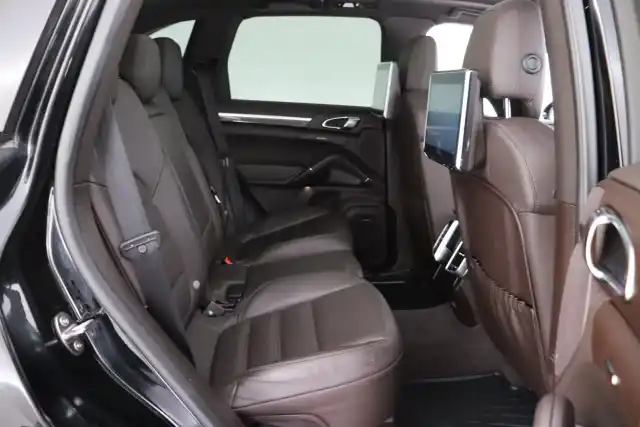 Musta Maastoauto, Porsche Cayenne – RSM-524
