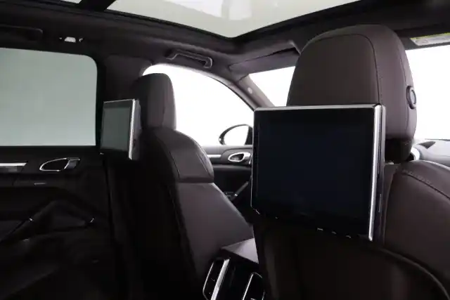 Musta Maastoauto, Porsche Cayenne – RSM-524