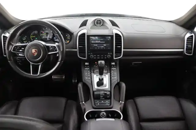 Musta Maastoauto, Porsche Cayenne – RSM-524