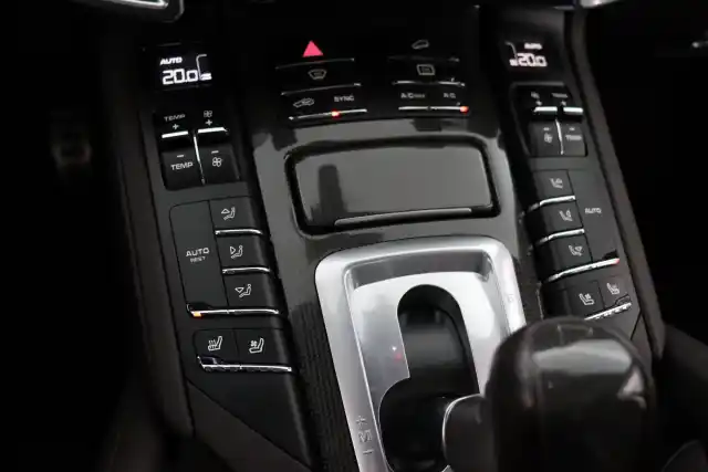 Musta Maastoauto, Porsche Cayenne – RSM-524