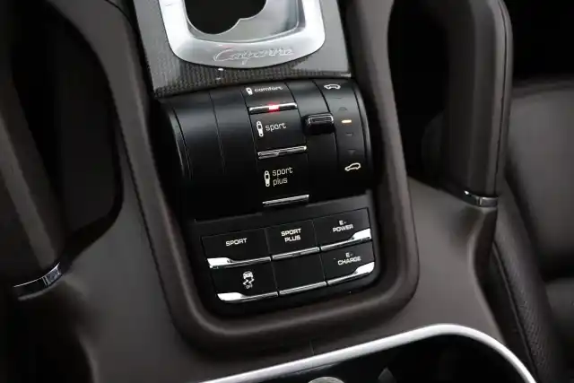 Musta Maastoauto, Porsche Cayenne – RSM-524