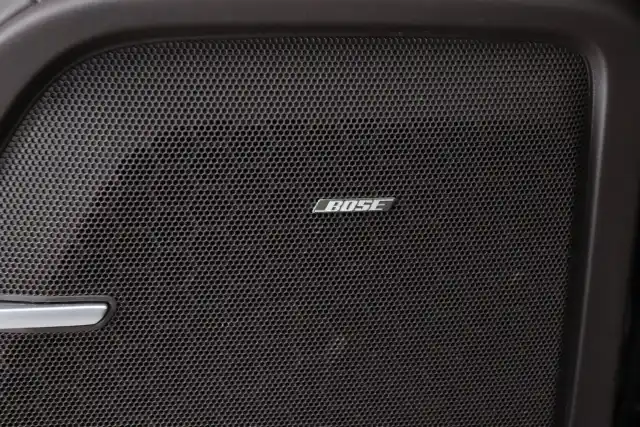 Musta Maastoauto, Porsche Cayenne – RSM-524