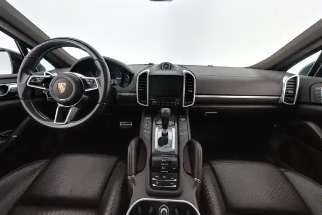 Musta Maastoauto, Porsche Cayenne – RSM-524
