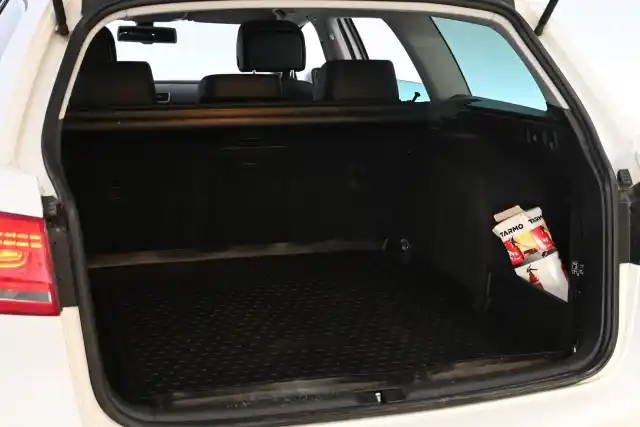 Valkoinen Farmari, Volkswagen Passat – RSM-565