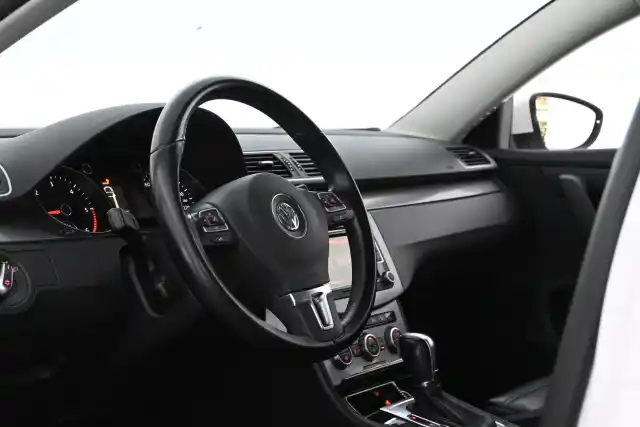 Valkoinen Farmari, Volkswagen Passat – RSM-565
