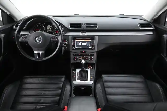 Valkoinen Farmari, Volkswagen Passat – RSM-565