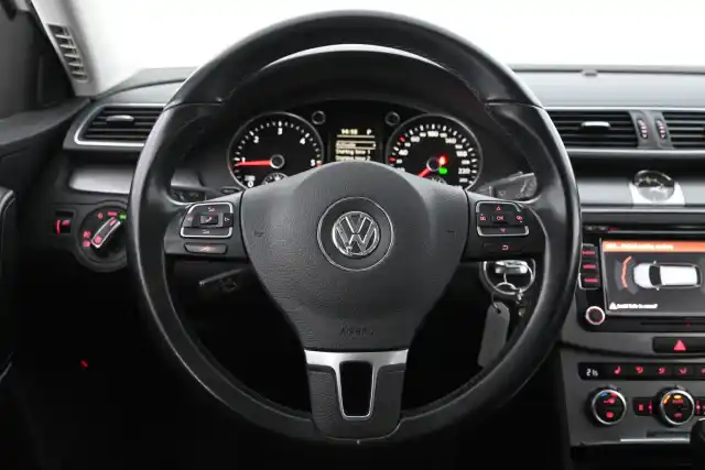 Valkoinen Farmari, Volkswagen Passat – RSM-565