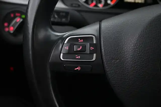 Valkoinen Farmari, Volkswagen Passat – RSM-565
