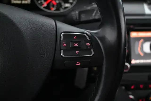 Valkoinen Farmari, Volkswagen Passat – RSM-565