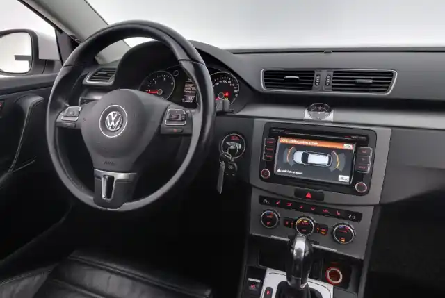 Valkoinen Farmari, Volkswagen Passat – RSM-565