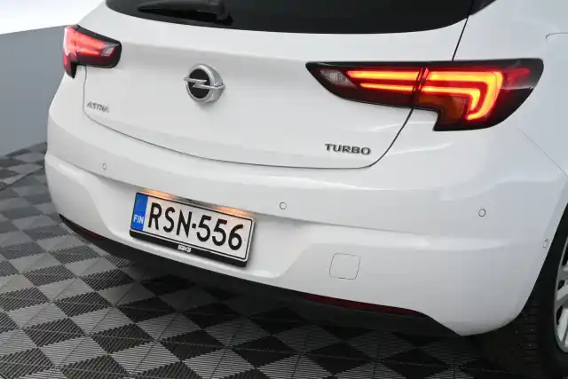 Valkoinen Viistoperä, Opel Astra – RSN-556