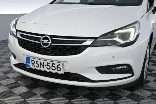 Valkoinen Viistoperä, Opel Astra – RSN-556