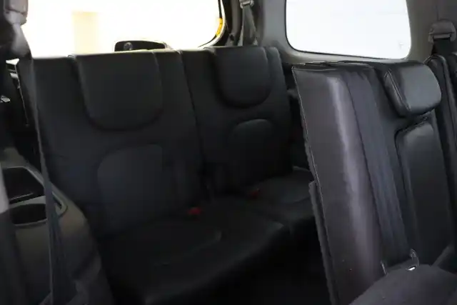 Harmaa Maastoauto, Nissan Pathfinder – RSO-444