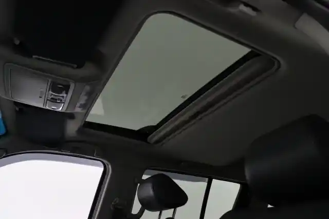 Harmaa Maastoauto, Nissan Pathfinder – RSO-444