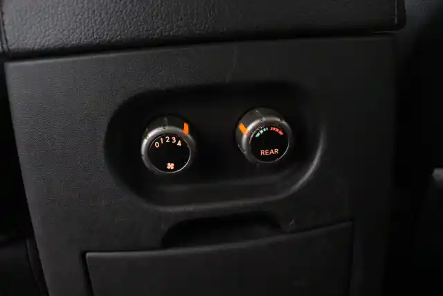 Harmaa Maastoauto, Nissan Pathfinder – RSO-444