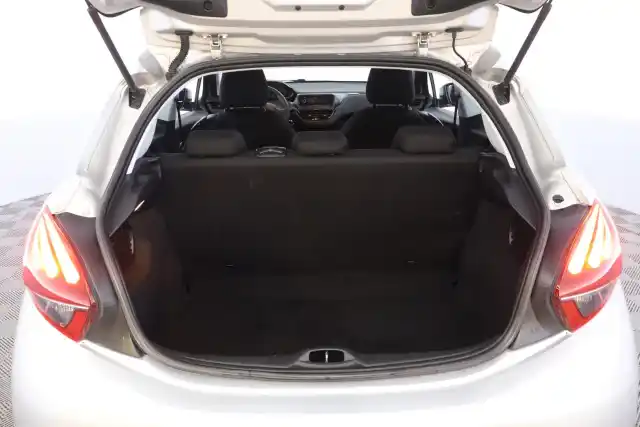 Harmaa Viistoperä, Peugeot 208 – RSP-312