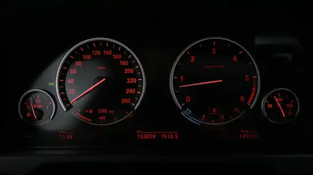 Harmaa Maastoauto, BMW X5 – RSR-664