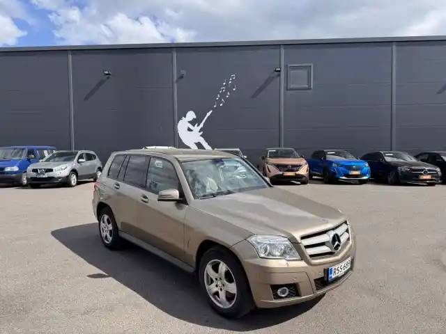 Beige Maastoauto, Mercedes-Benz GLK – RSS-689