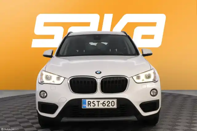 Valkoinen Maastoauto, BMW X1 – RST-620