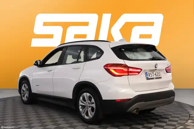 Valkoinen Maastoauto, BMW X1 – RST-620