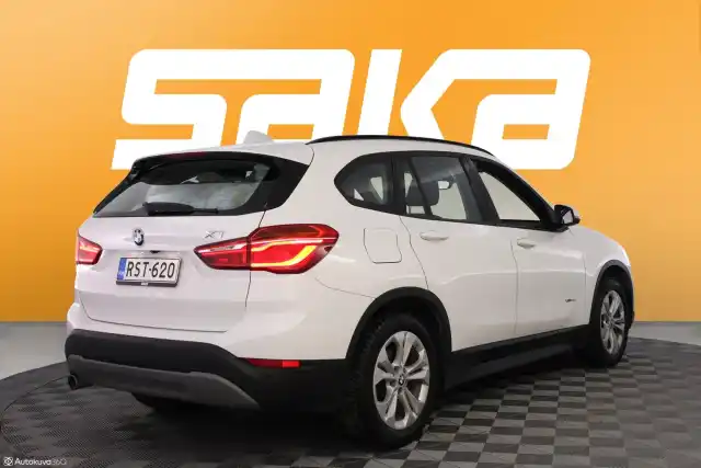 Valkoinen Maastoauto, BMW X1 – RST-620