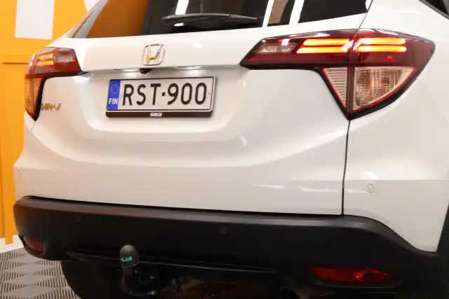 Valkoinen Maastoauto, Honda HR-V – RST-900